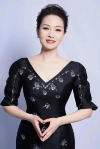 雷佳，中国首位博士歌唱家，音乐界高学历代表