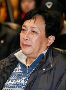 唐国强72岁仍工作，为家庭经济奔波